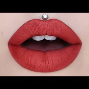 Jeffree Star velour Lipstick in shade "I'm shook"